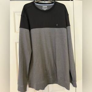 Mens Izod Crew neck Sweatshirt.